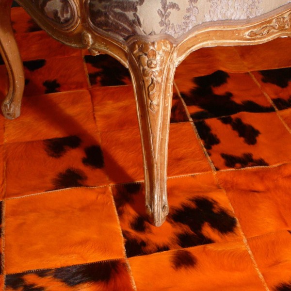 Maison Thuret - Tapis patchwork en peaux de vache orange